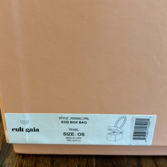 Cult Gaia
Eos Box Bag in Pearl - Picture 14 of 17
